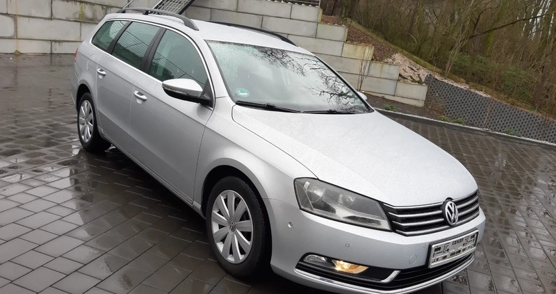 Volkswagen Passat cena 24900 przebieg: 294000, rok produkcji 2011 z Cieszanów małe 466